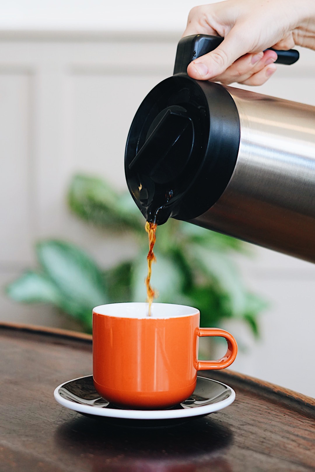 Pouring batch brew from a Moccamaster carafe